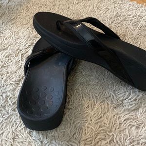 Tong sandals